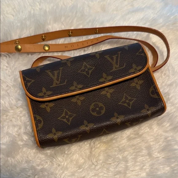 Louis Vuitton RARE Pochette Florentine Monogram Shoulder Bag - Picture 1 of 11